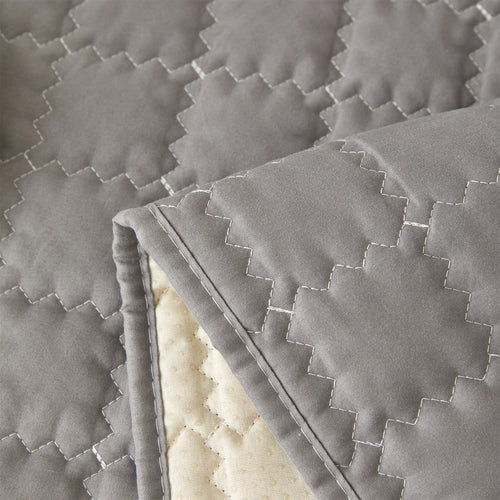 Detail van de gewatteerde stof en de zachte onderkant